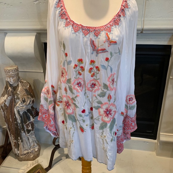 Johnny Was Off White, Coral, and Green Rayon Grace Floral Top. Size Small.  NWT - Picture 2 of 11